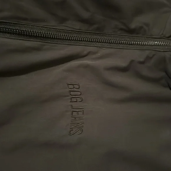 BDG puffer size L gender neutral color blue gray, never worn, great condition - Picture 2 of 3